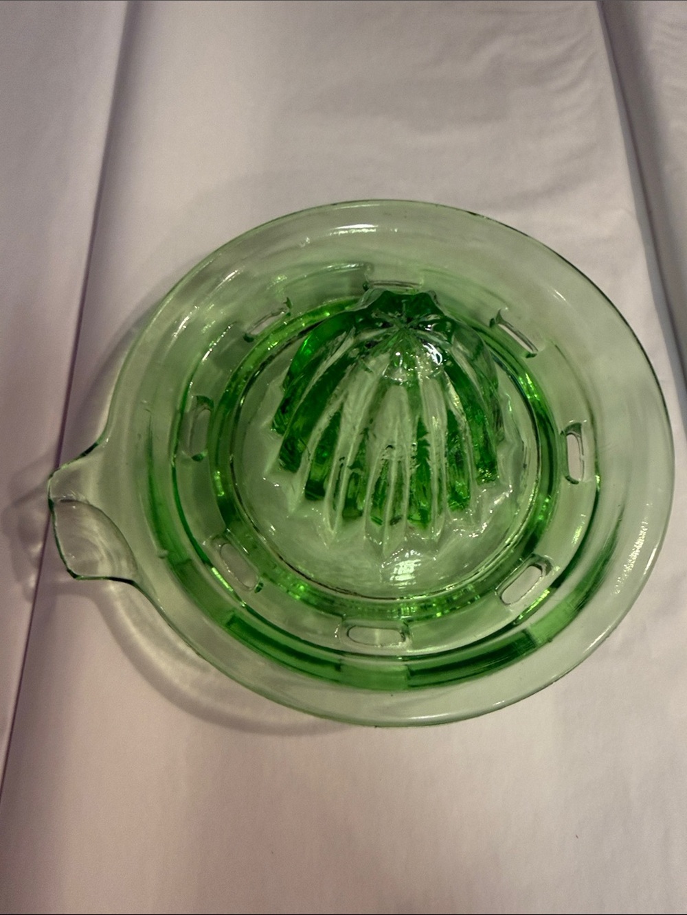 Vintage GREEN VASELINE GLASS REAMER JUICER 5 in